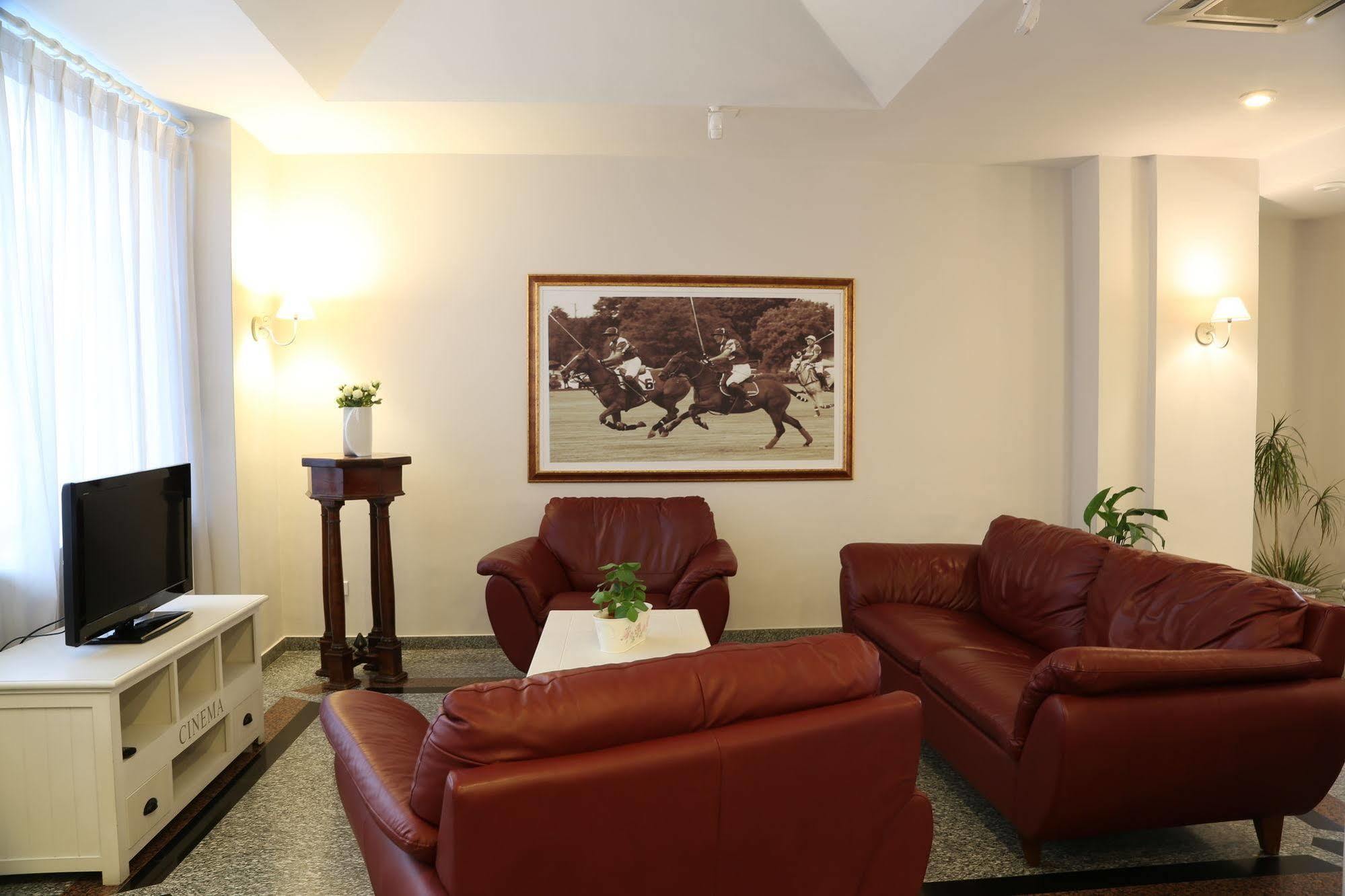 Hotel Barbarella Giugliano In Campania Buitenkant foto
