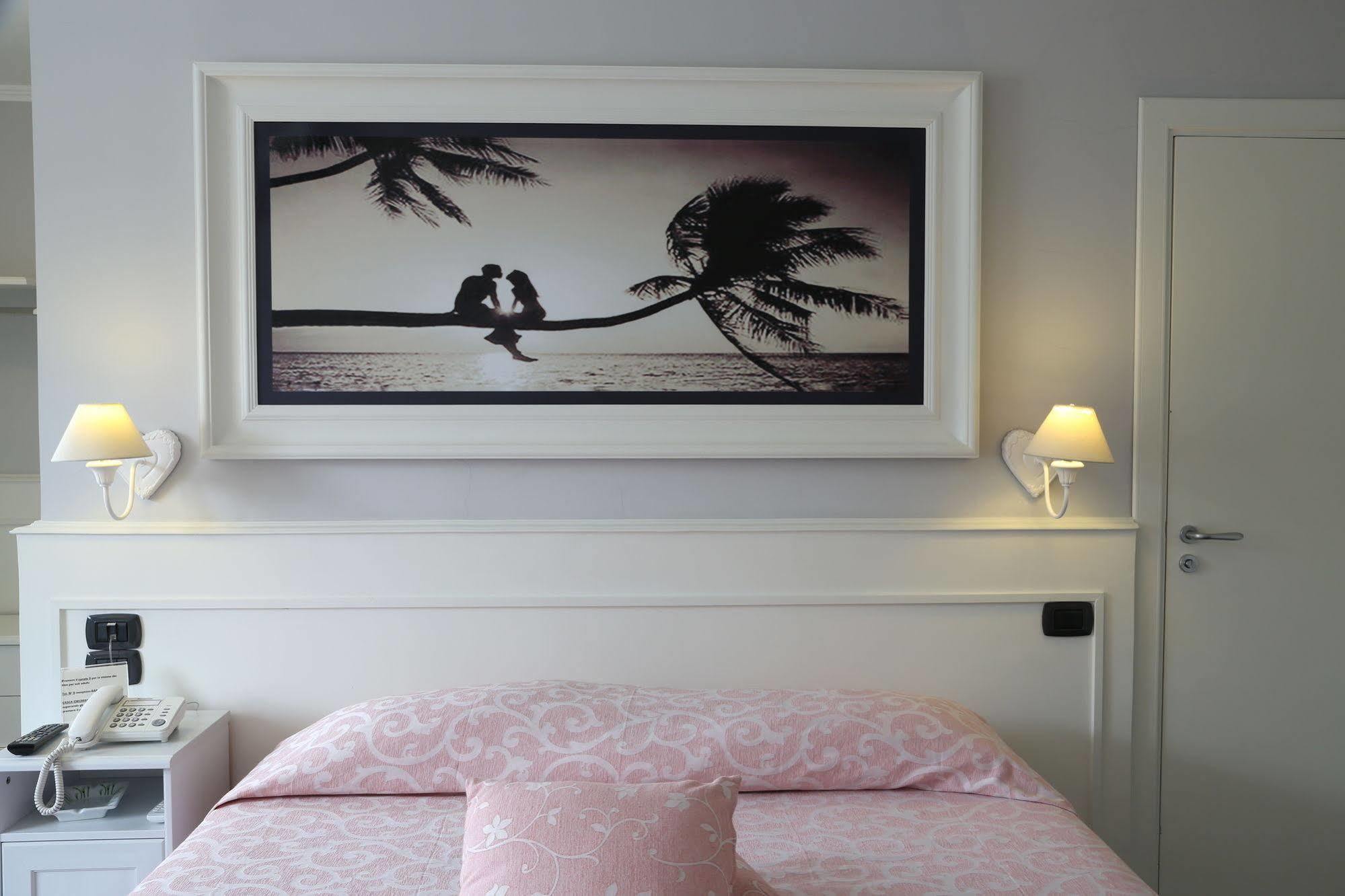 Hotel Barbarella Giugliano In Campania Buitenkant foto