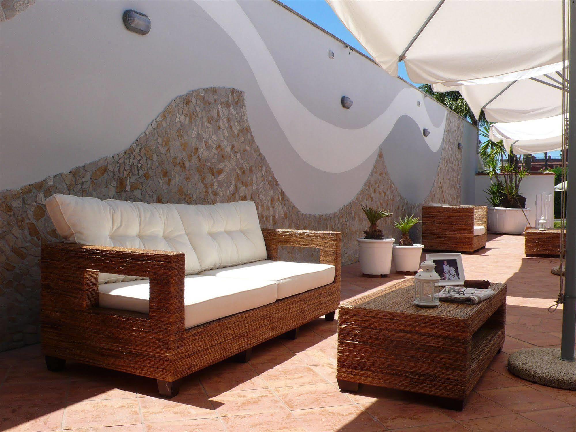Hotel Barbarella Giugliano In Campania Buitenkant foto