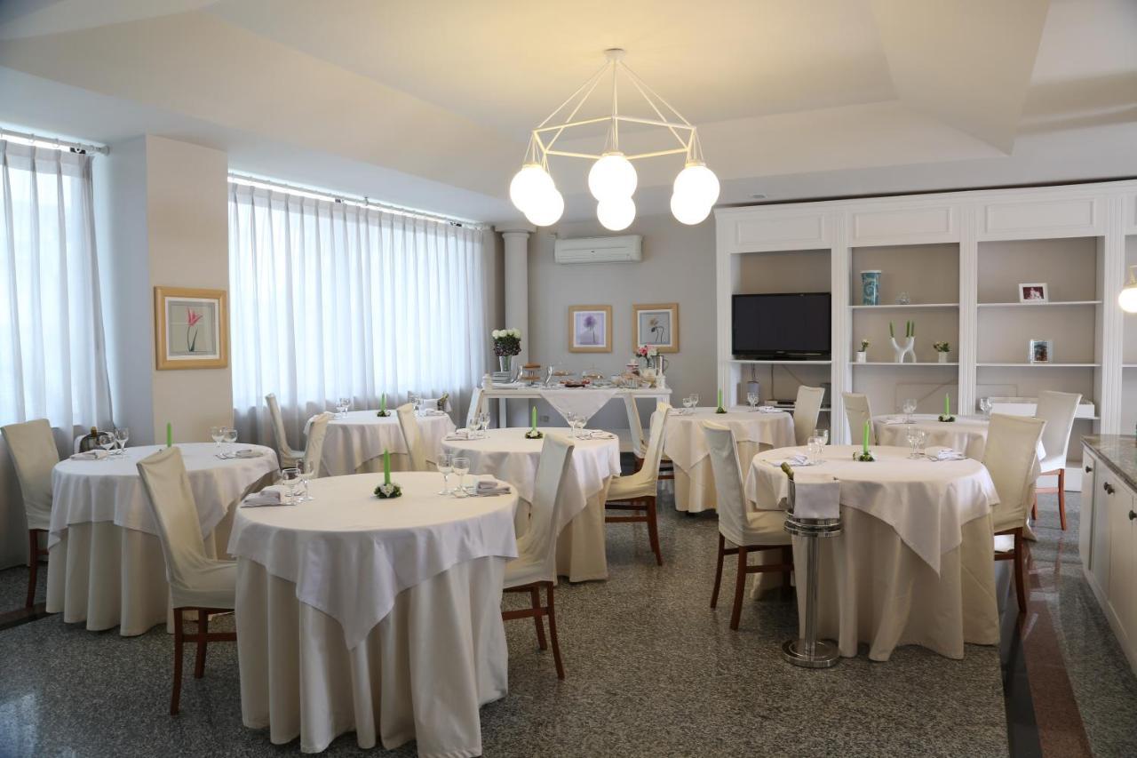 Hotel Barbarella Giugliano In Campania Buitenkant foto